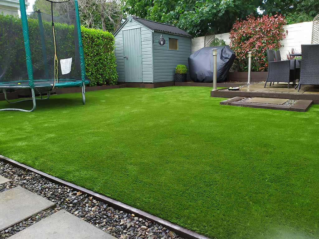 artificial-grass-in-mature-back-garden1